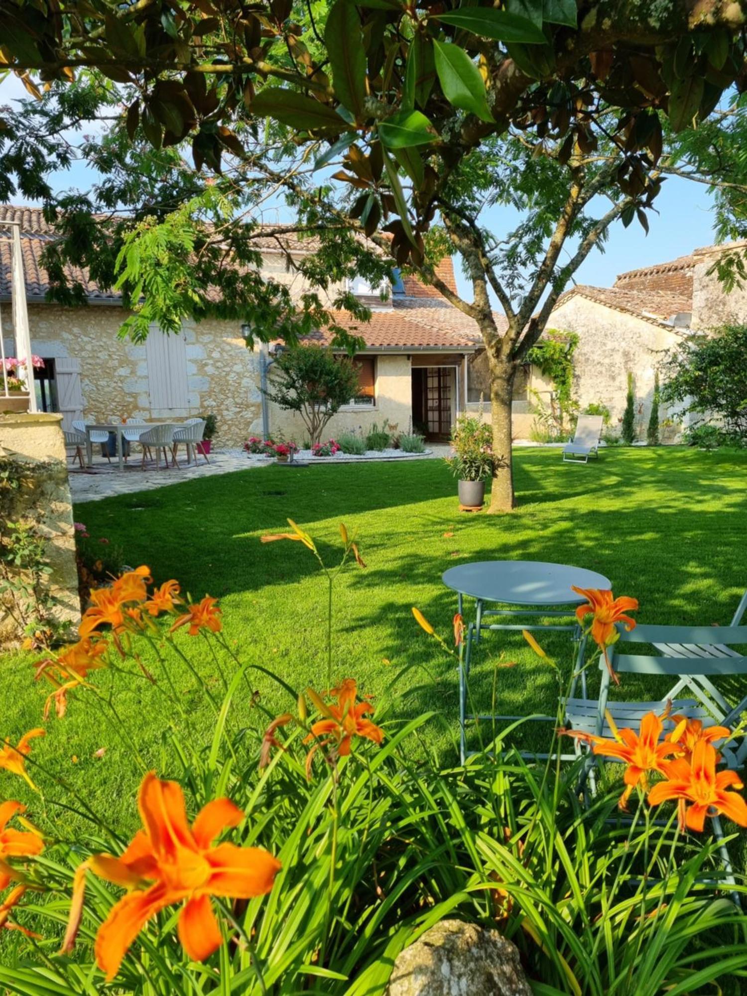L'Esprit Du 24 Bed & Breakfast Rouffignac-de-Sigoules Ngoại thất bức ảnh